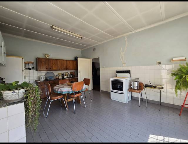 3 BEDROOM FREEHOLD FOR SALE IN REWLATCH